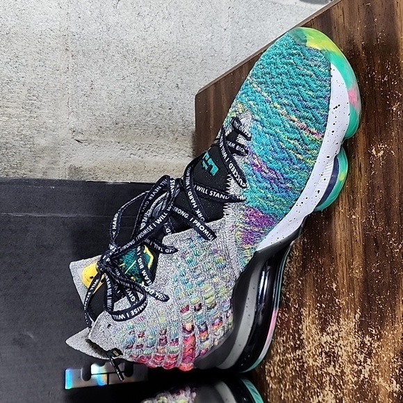 Nike LeBron 17 I Promise "We Are Family" Mens Size 11 Basketball Shoes CD5052300 - Picture 10 of 12